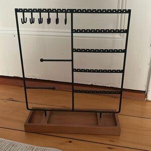 I recently got a new jewelry stand and don’t have any more need for this.